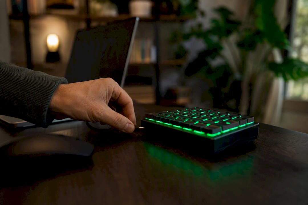 Trader connecting trading keypad cable