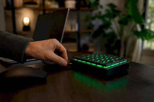 Trader connecting trading keypad cable