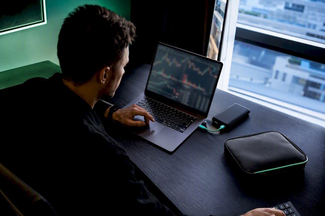 Portable trading setup arranged in hotel room